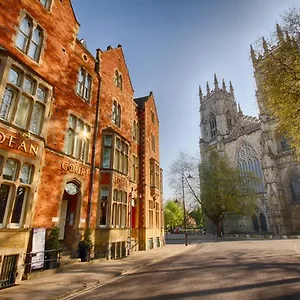 Hotel The Dean Court, York